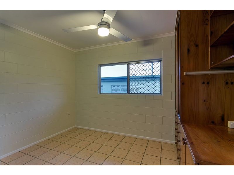 7 Holly Street, Mooroobool QLD 4870