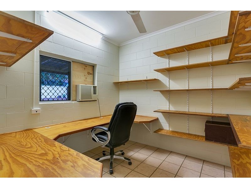 7 Holly Street, Mooroobool QLD 4870
