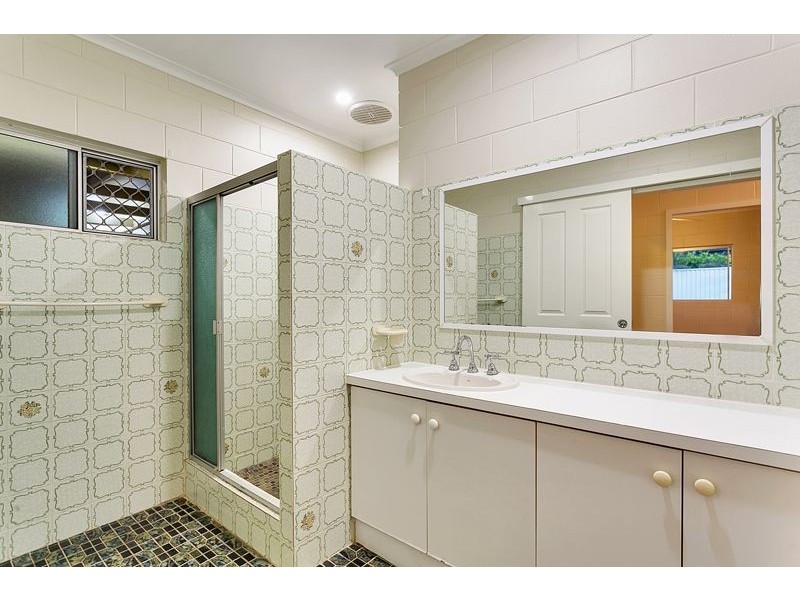 7 Holly Street, Mooroobool QLD 4870