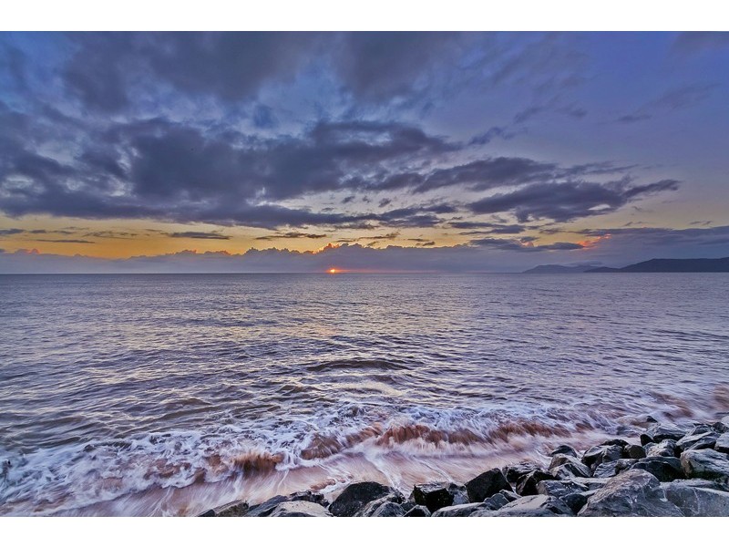 229 O’Shea Esplanade, Machans Beach QLD 4878
