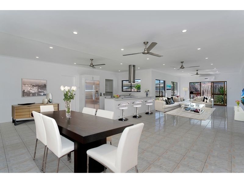 33 Lime Street, Mooroobool QLD 4870