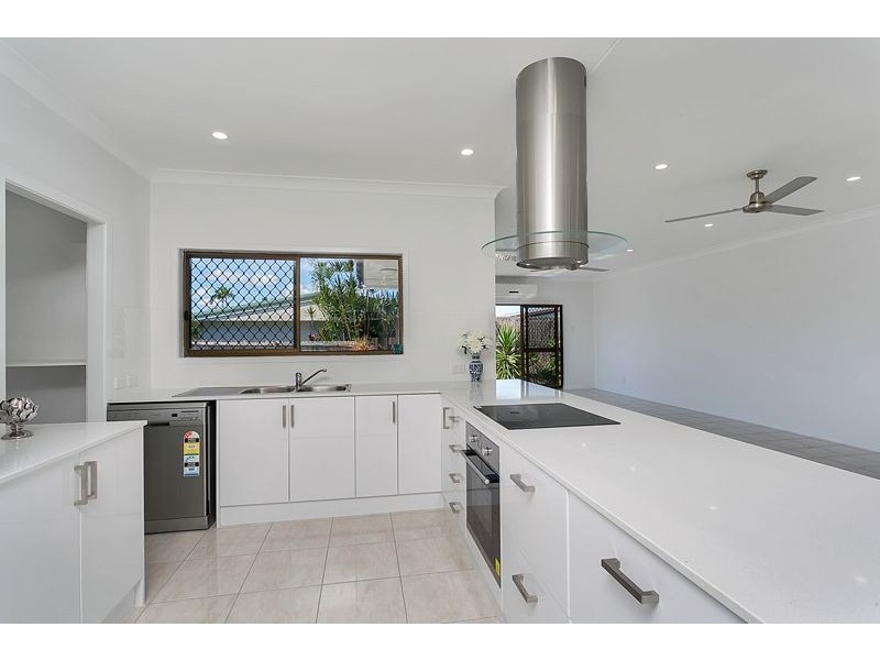 33 Lime Street, Mooroobool QLD 4870