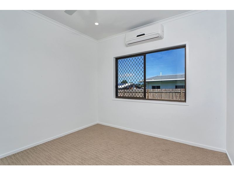 33 Lime Street, Mooroobool QLD 4870