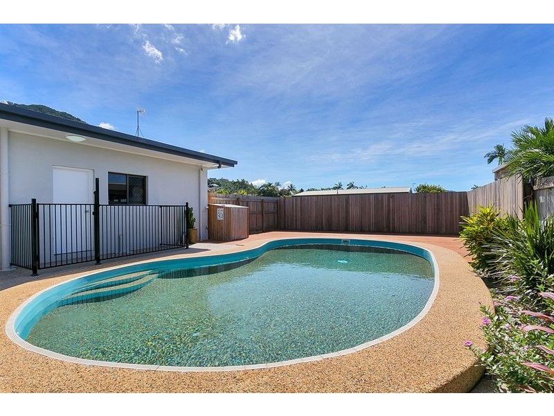 33 Lime Street, Mooroobool QLD 4870