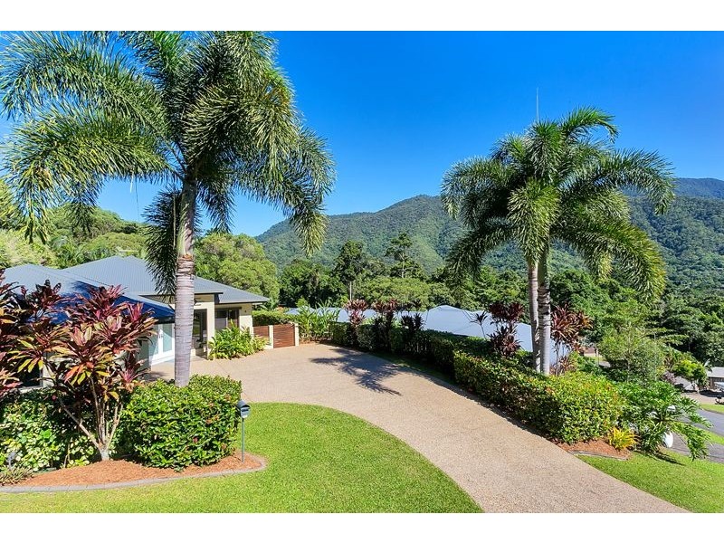 6 Stapleton Close, Redlynch QLD 4870