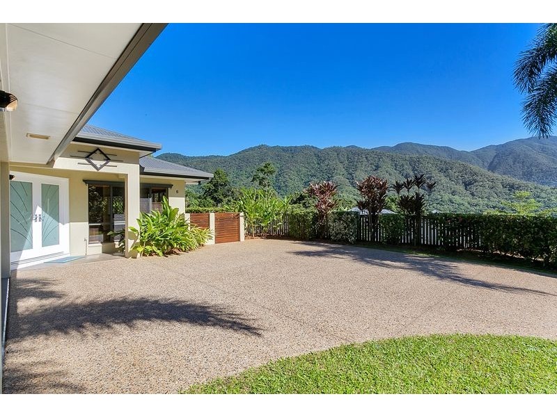6 Stapleton Close, Redlynch QLD 4870