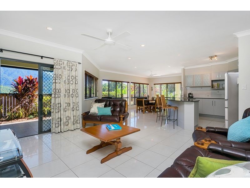 6 Stapleton Close, Redlynch QLD 4870