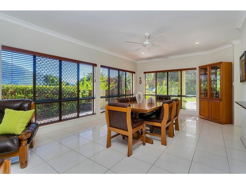 6 Stapleton Close, Redlynch QLD 4870