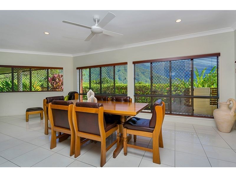 6 Stapleton Close, Redlynch QLD 4870
