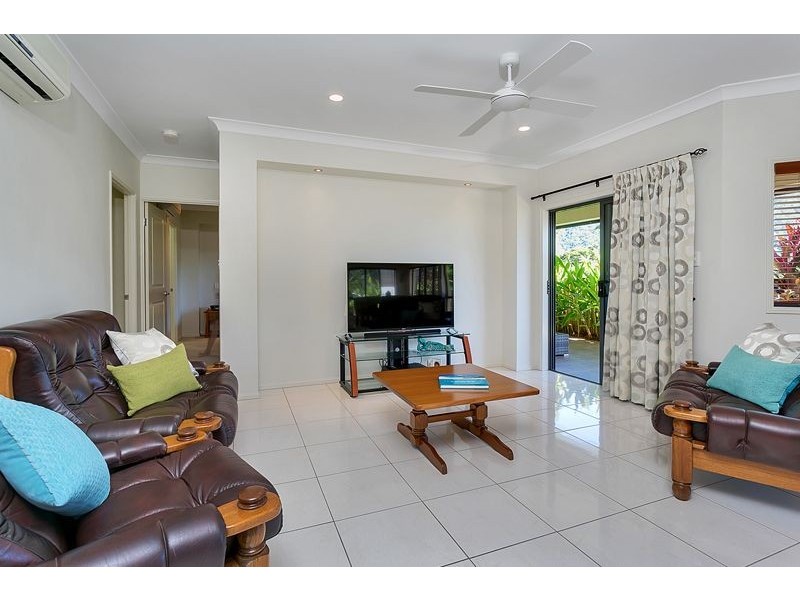 6 Stapleton Close, Redlynch QLD 4870