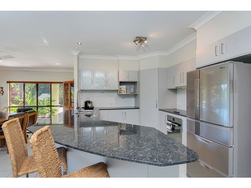 6 Stapleton Close, Redlynch QLD 4870