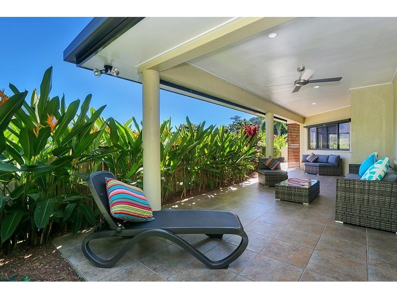 6 Stapleton Close, Redlynch QLD 4870