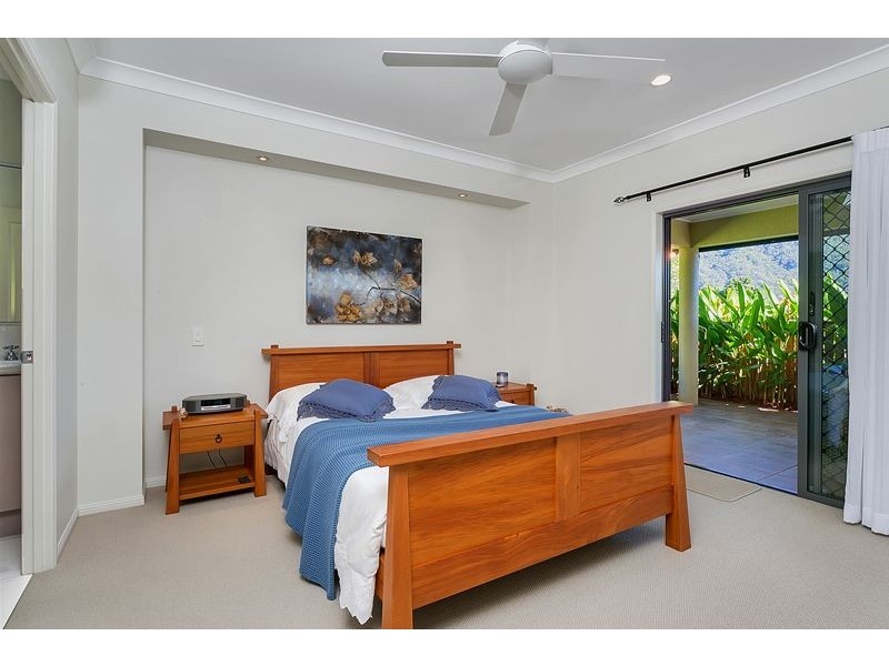 6 Stapleton Close, Redlynch QLD 4870