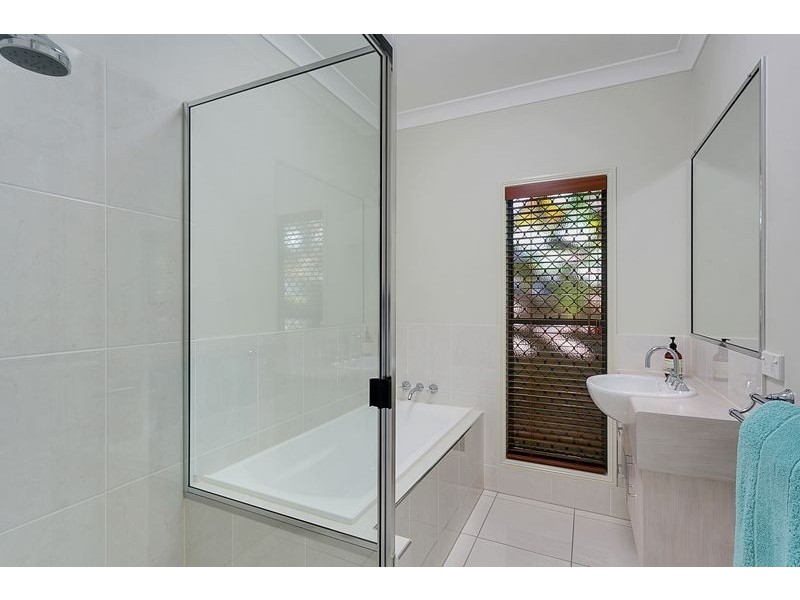 6 Stapleton Close, Redlynch QLD 4870