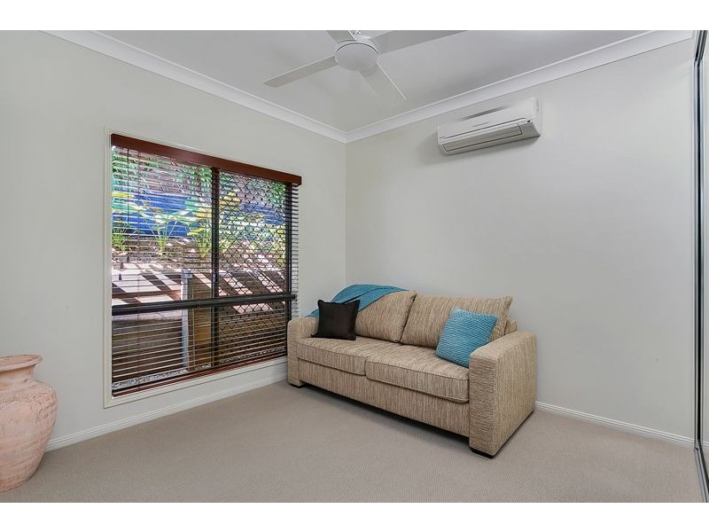 6 Stapleton Close, Redlynch QLD 4870