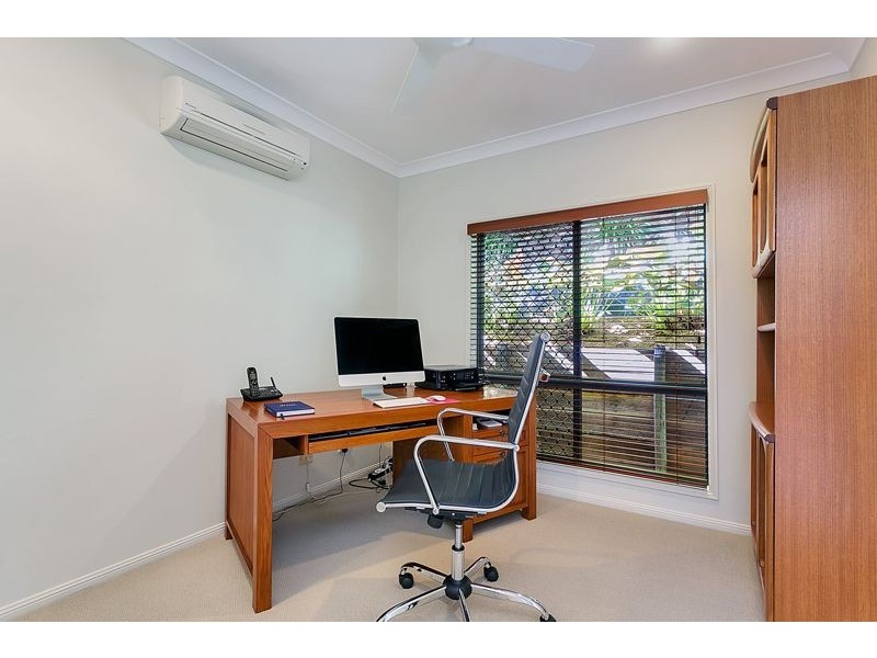 6 Stapleton Close, Redlynch QLD 4870