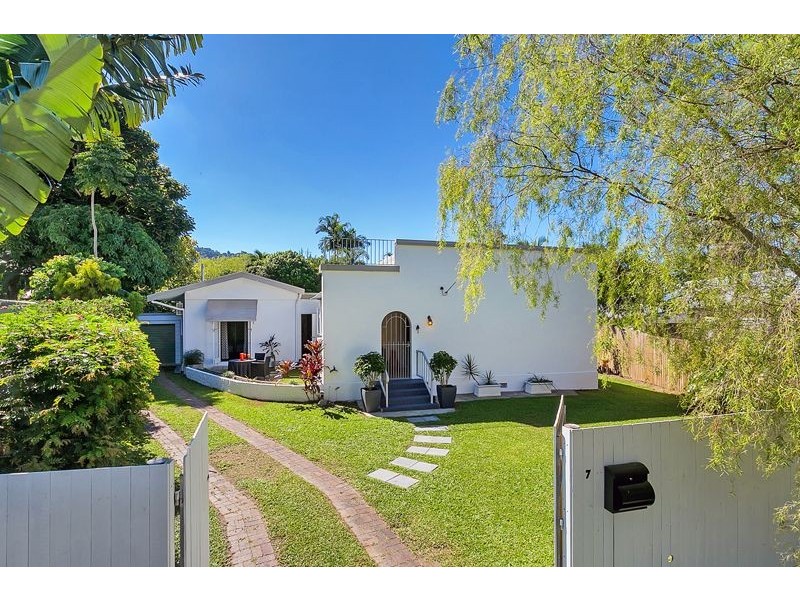 7 Fulton Close, Whitfield QLD 4870