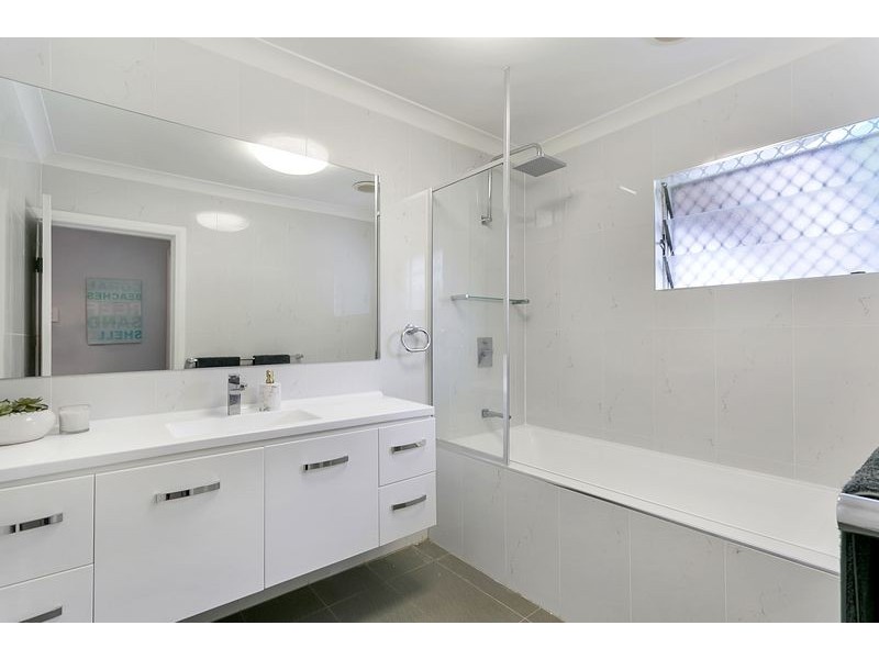 252 Buchan Street, Westcourt QLD 4870