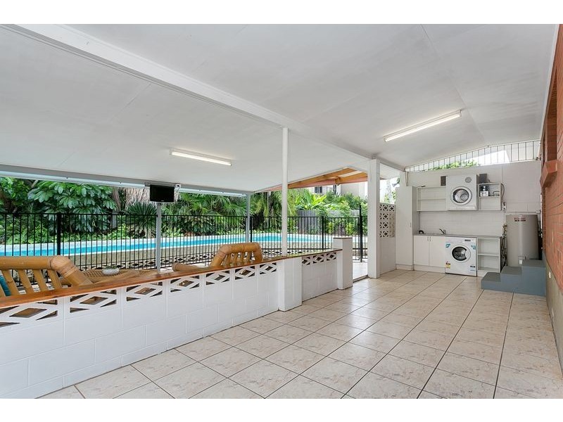 252 Buchan Street, Westcourt QLD 4870