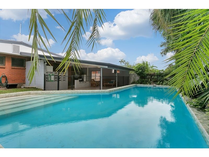 252 Buchan Street, Westcourt QLD 4870