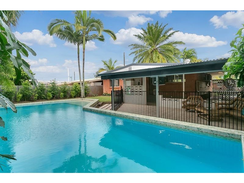 252 Buchan Street, Westcourt QLD 4870