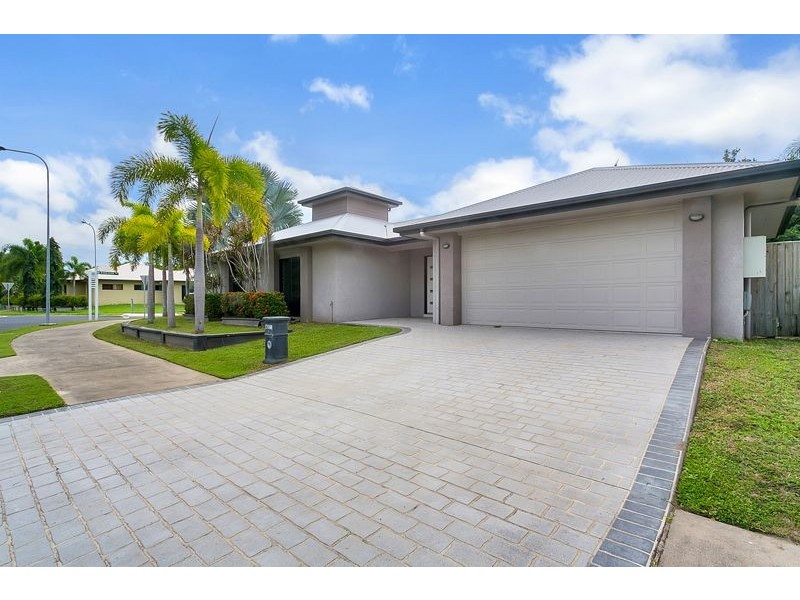 9 Moojeeba Way, Trinity Park QLD 4879