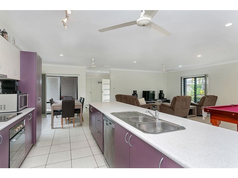 9 Moojeeba Way, Trinity Park QLD 4879