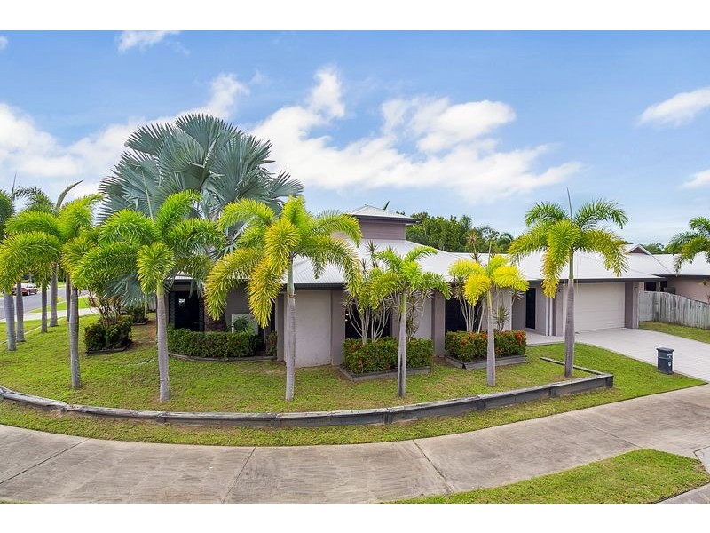 9 Moojeeba Way, Trinity Park QLD 4879