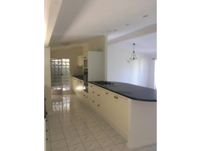 19 Hadrian Avenue, Mooroobool QLD 4870