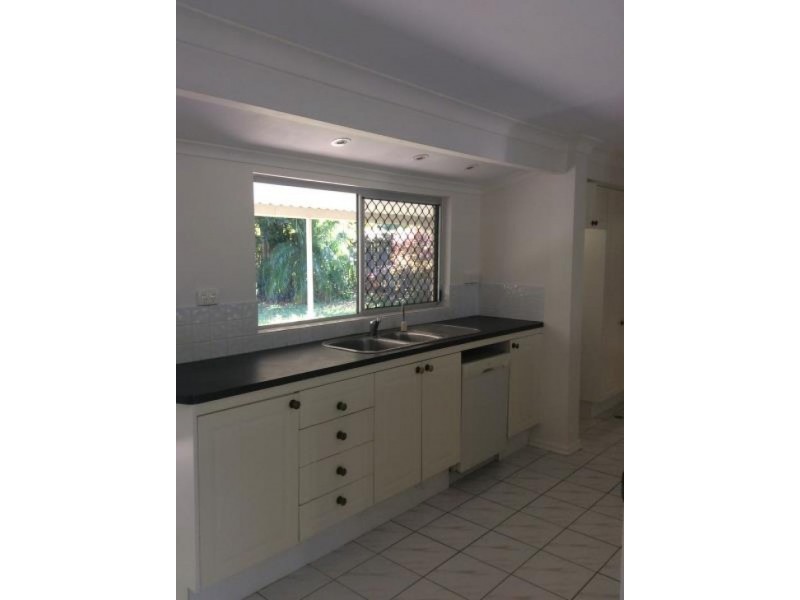 19 Hadrian Avenue, Mooroobool QLD 4870