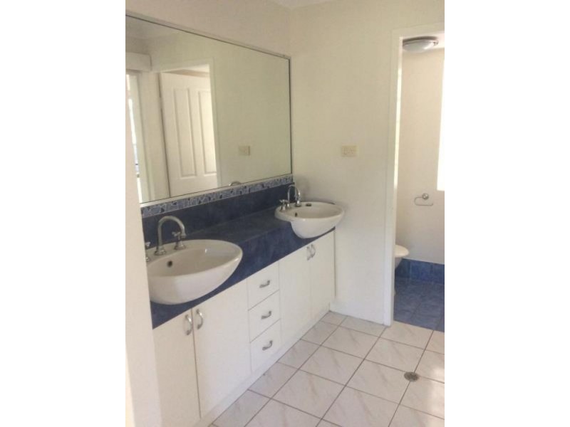 19 Hadrian Avenue, Mooroobool QLD 4870