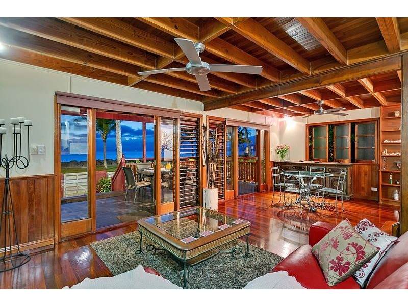 229 O’Shea Esplanade, Machans Beach QLD 4878