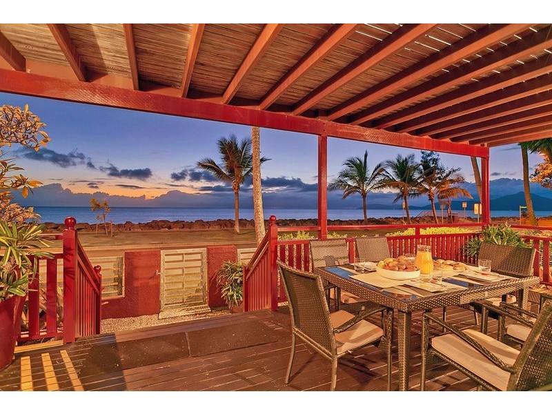 229 O’Shea Esplanade, Machans Beach QLD 4878