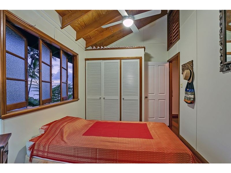 229 O’Shea Esplanade, Machans Beach QLD 4878