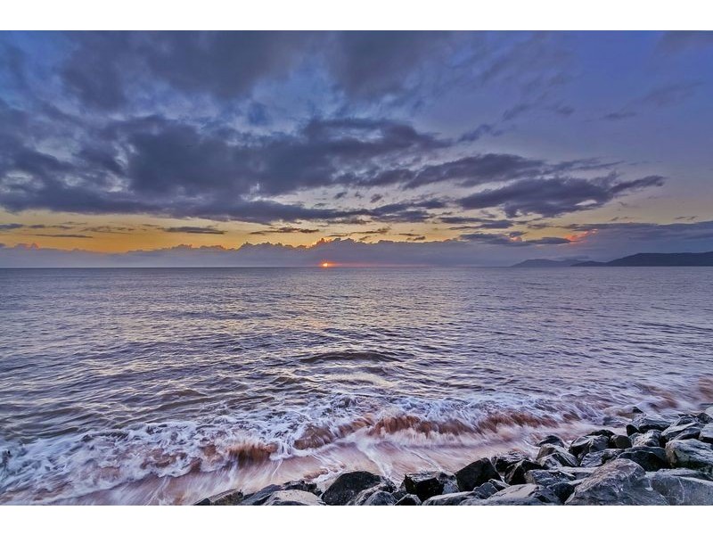 229 O’Shea Esplanade, Machans Beach QLD 4878