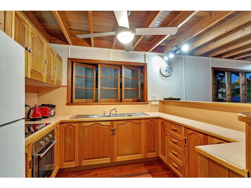 229 O’Shea Esplanade, Machans Beach QLD 4878