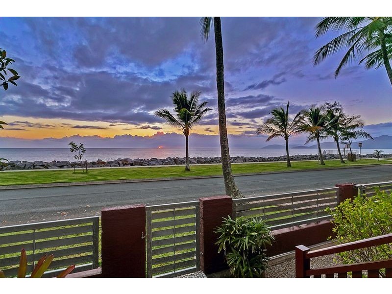229 O’Shea Esplanade, Machans Beach QLD 4878