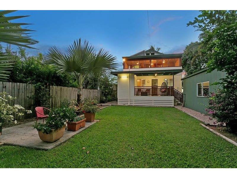 229 O’Shea Esplanade, Machans Beach QLD 4878