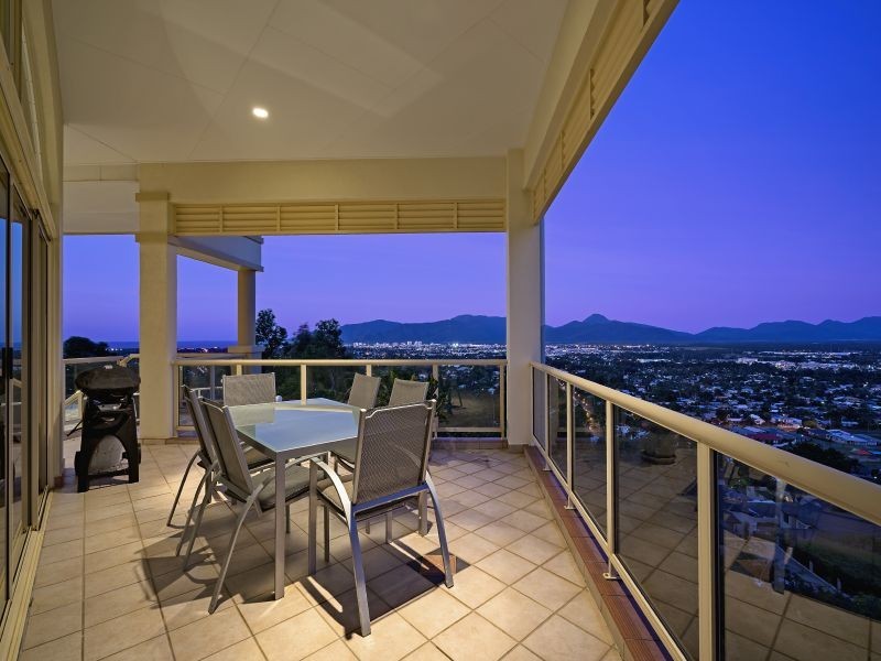 109 Summer Hill Drive, Mooroobool QLD 4870