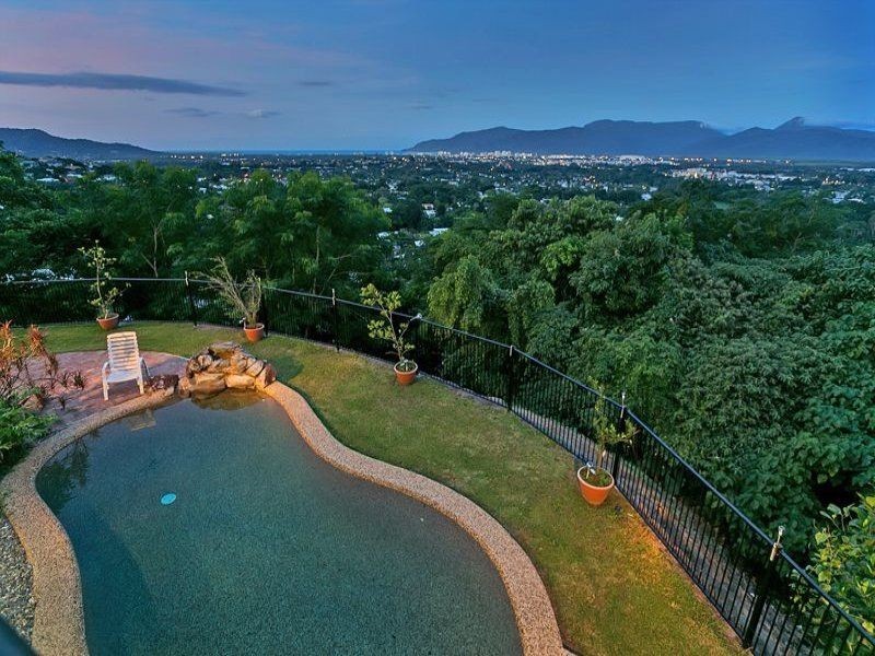 15 Julian Close, Mooroobool QLD 4870