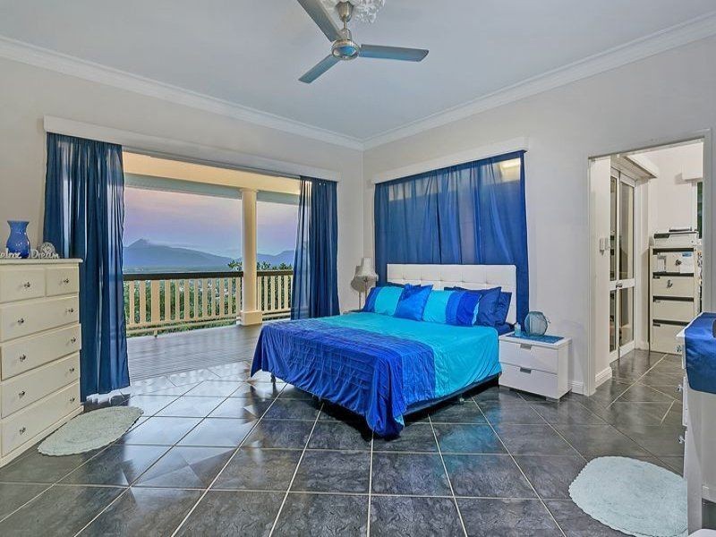 15 Julian Close, Mooroobool QLD 4870