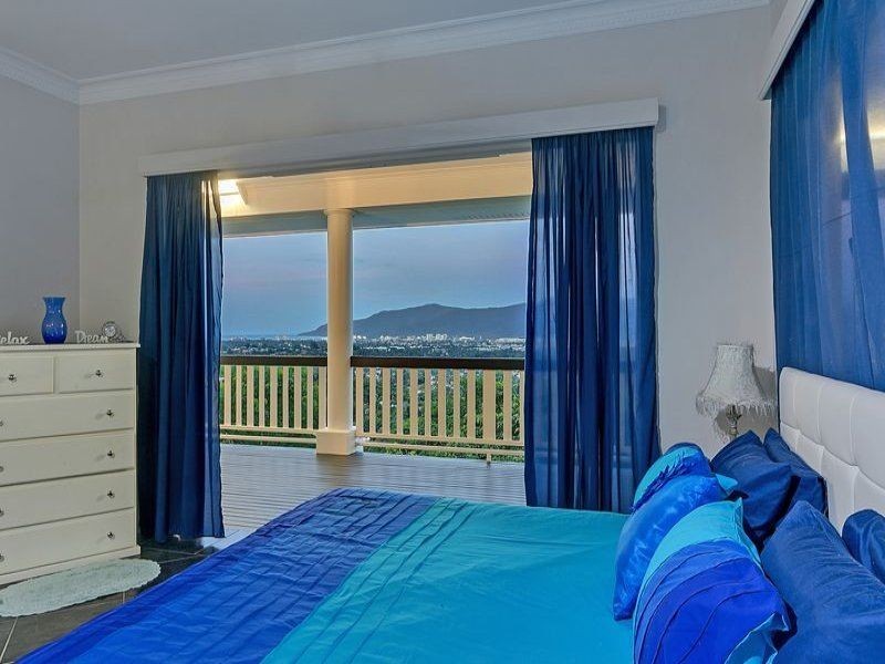 15 Julian Close, Mooroobool QLD 4870