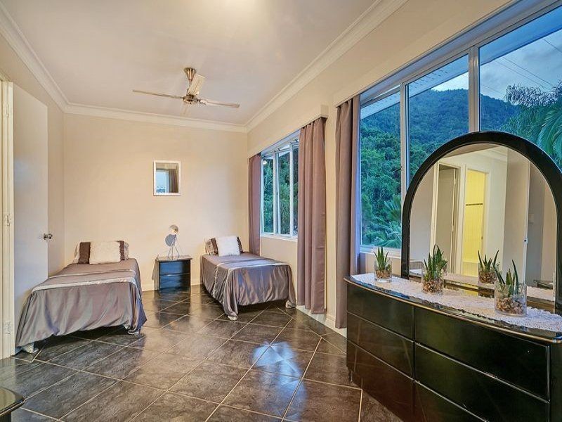 15 Julian Close, Mooroobool QLD 4870