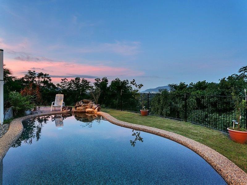 15 Julian Close, Mooroobool QLD 4870