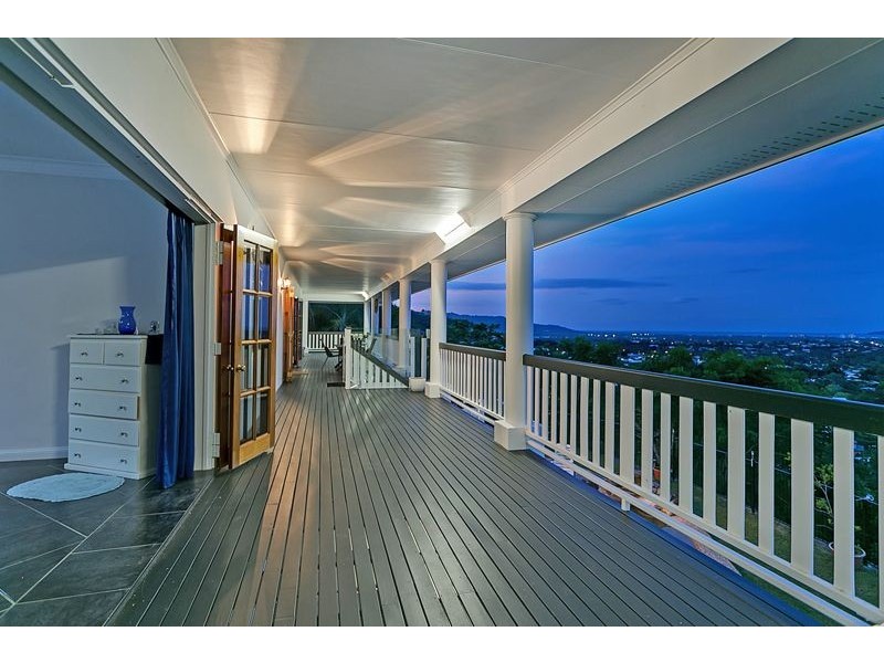 15 Julian Close, Mooroobool QLD 4870