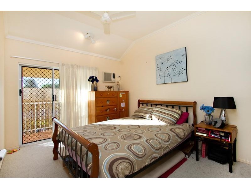 4/426 McCoombe Street, Mooroobool QLD 4870