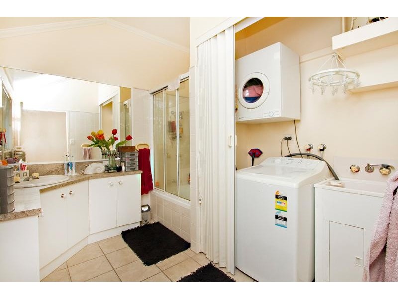 4/426 McCoombe Street, Mooroobool QLD 4870