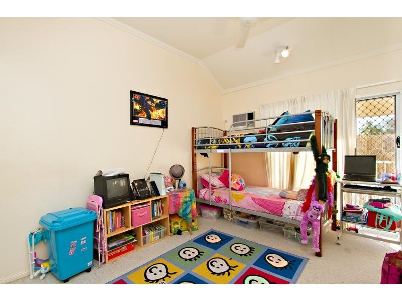 4/426 McCoombe Street, Mooroobool QLD 4870