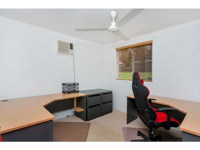 20 Andrea Close, Mooroobool QLD 4870