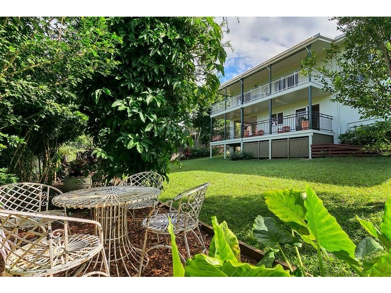 20 Andrea Close, Mooroobool QLD 4870